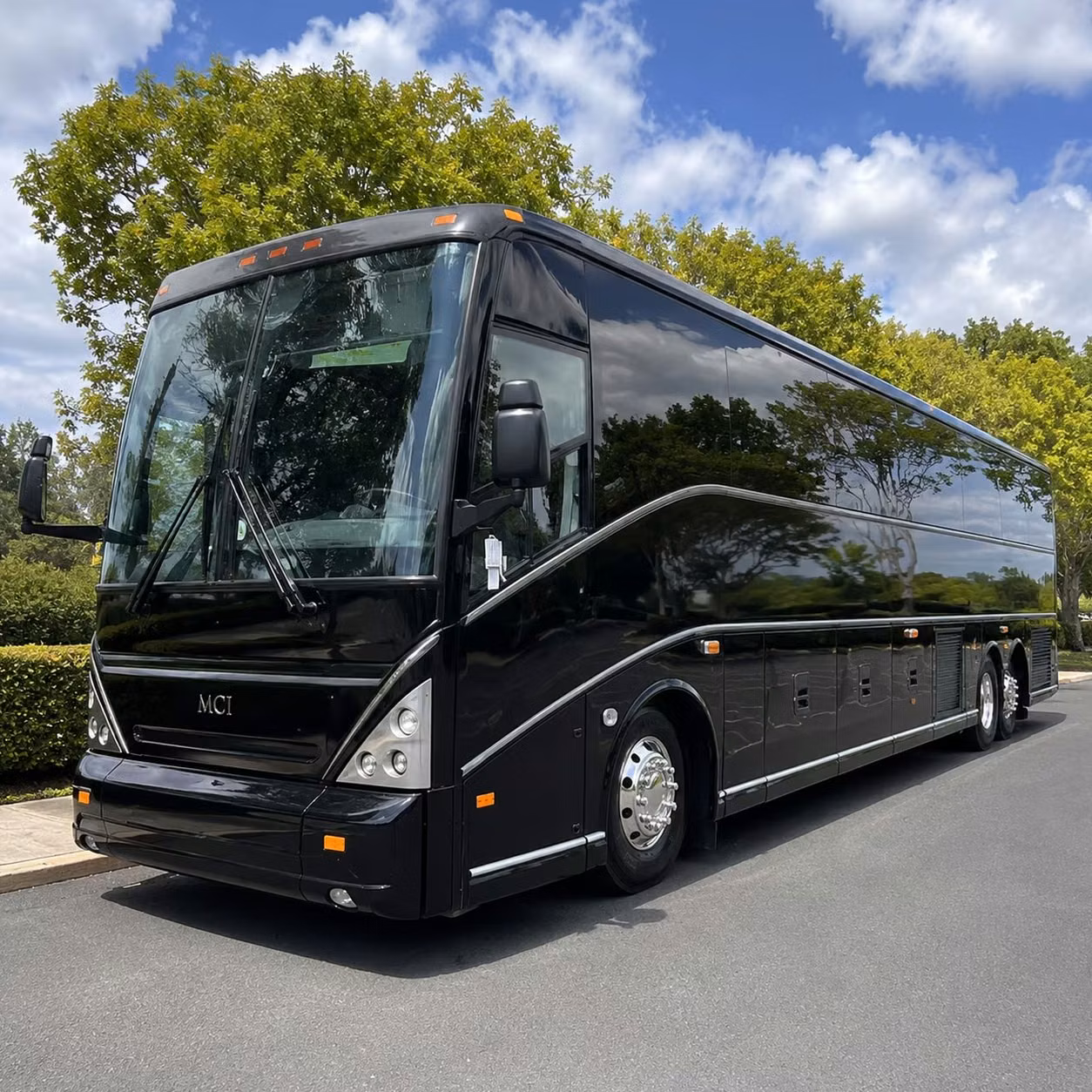 whatever your group size there s a bus for your topeka concert night out